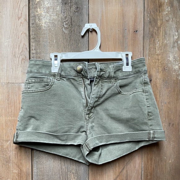 American Eagle Outfitters Pants - American Eagle High-Rise Shortie